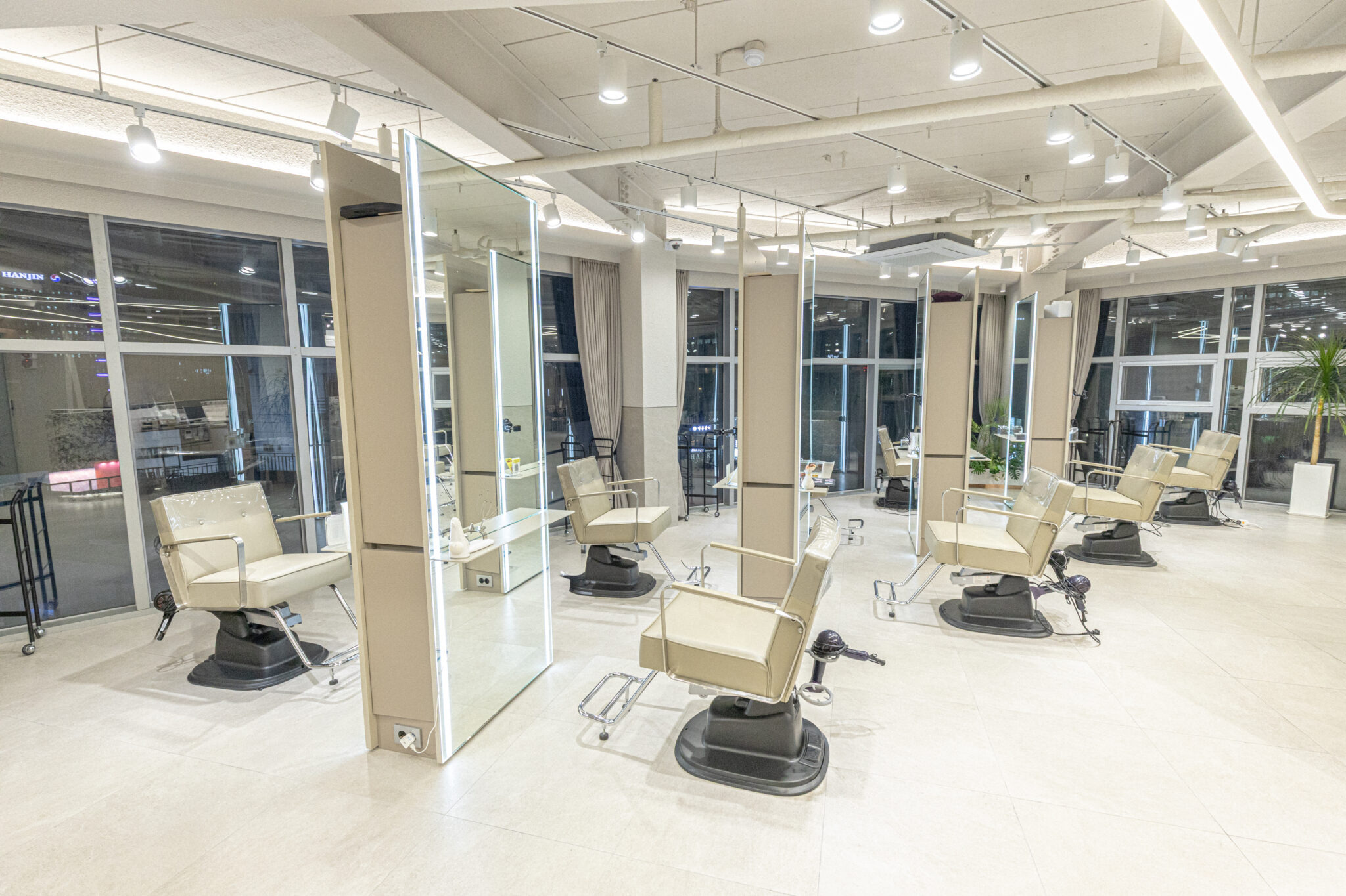 Salon image 4