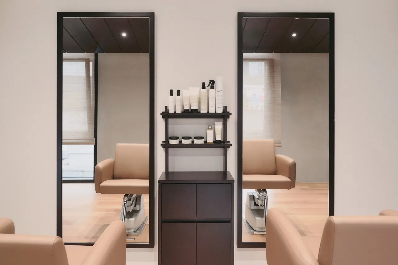 Main salon image