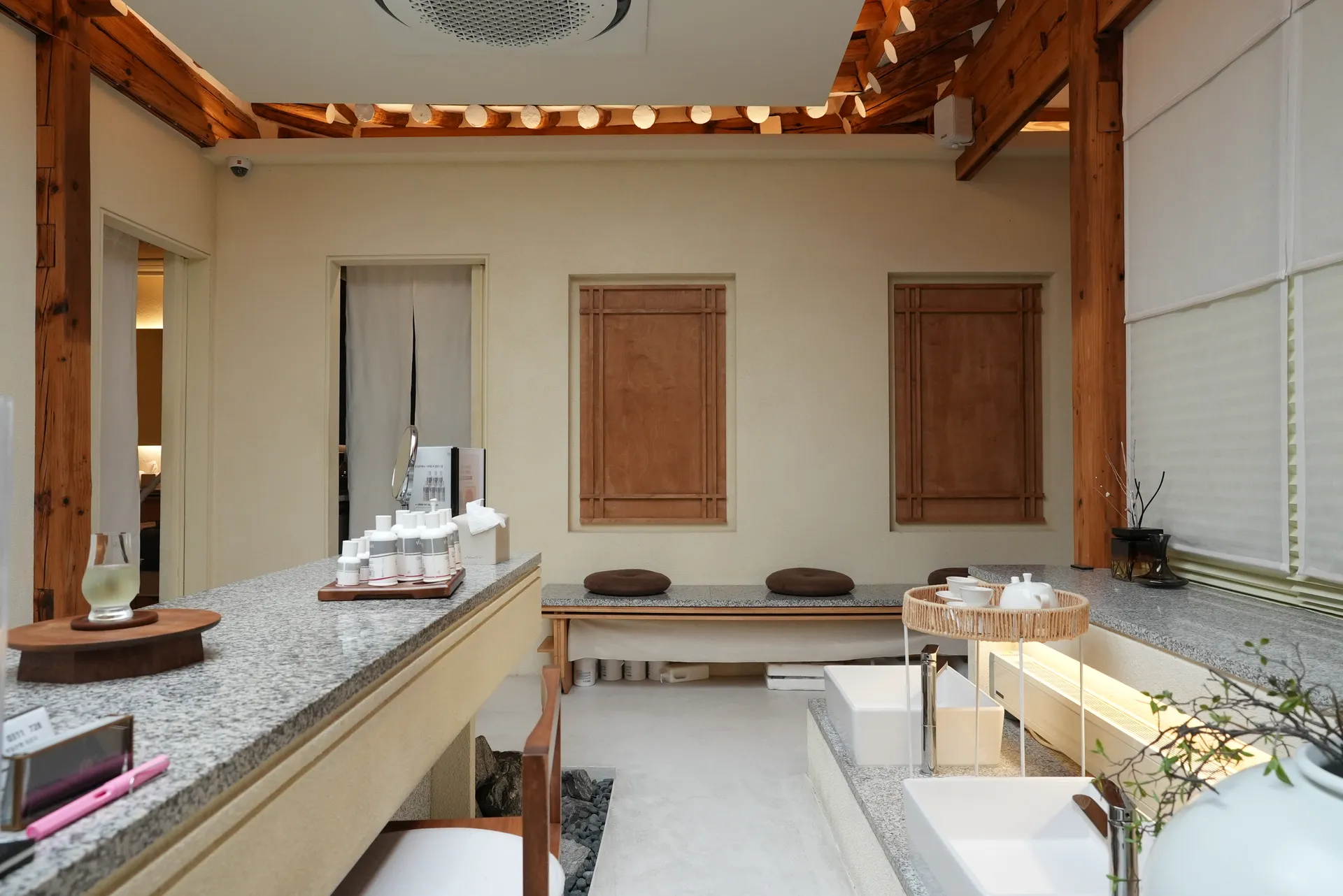 Main salon image