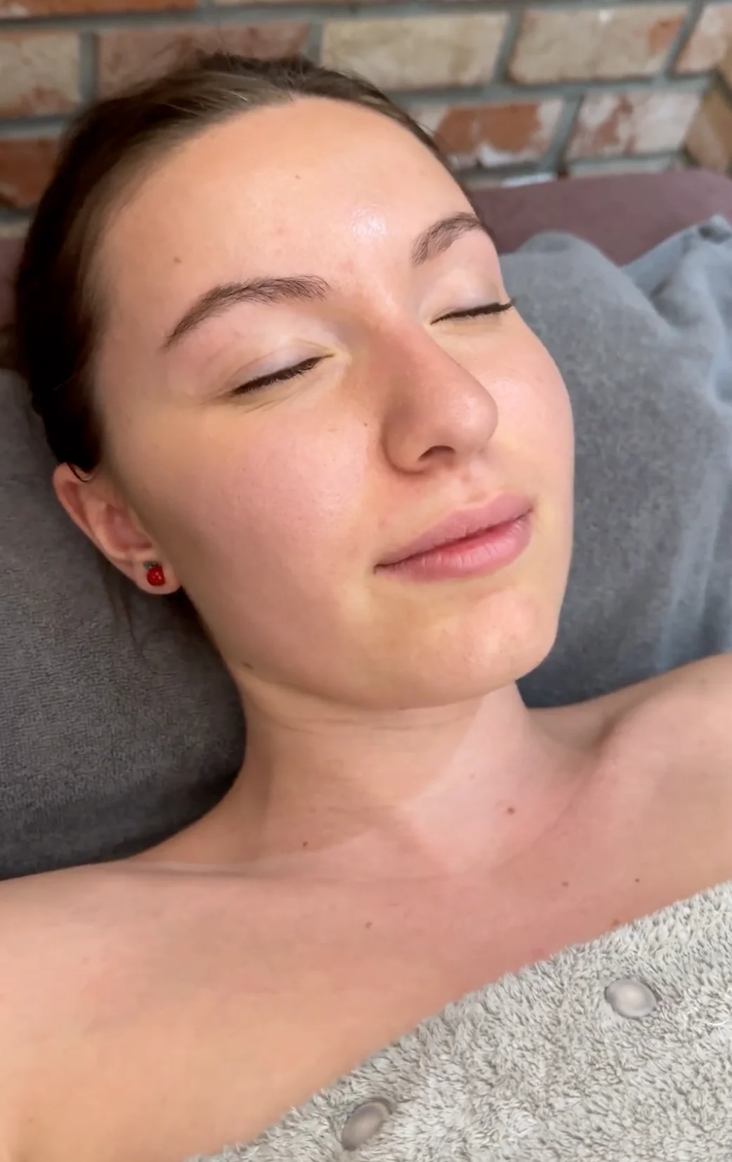 Eyebrow & Upper Lip Waxing 1