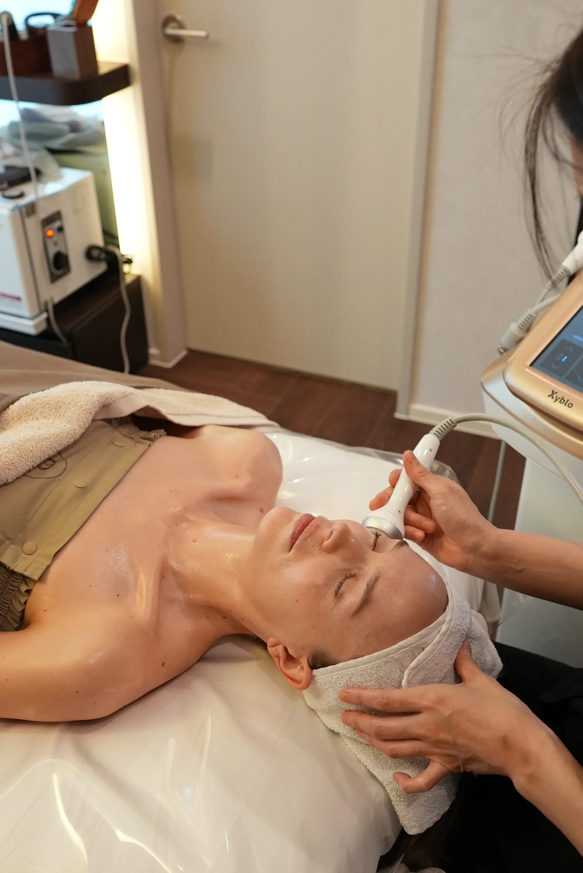 THE SIGNATURE BODY & FACE 3