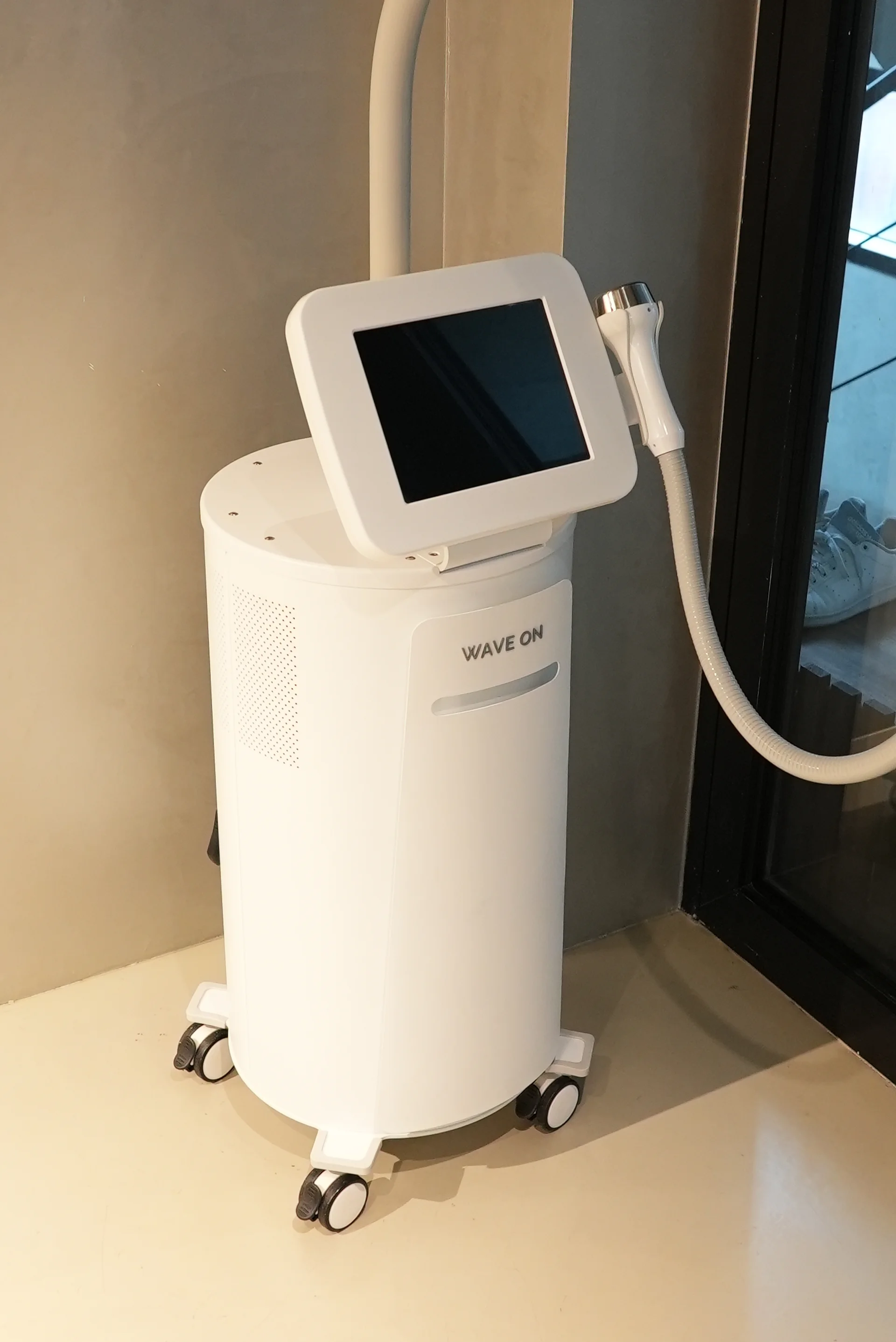 Leonda Body (Choose Arms, Abdomen or Thighs / 200,000 Shots) 1